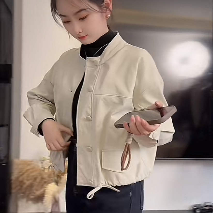 爆款时尚设计感立领工装短外套女2025秋季流行超好看休闲显瘦上衣