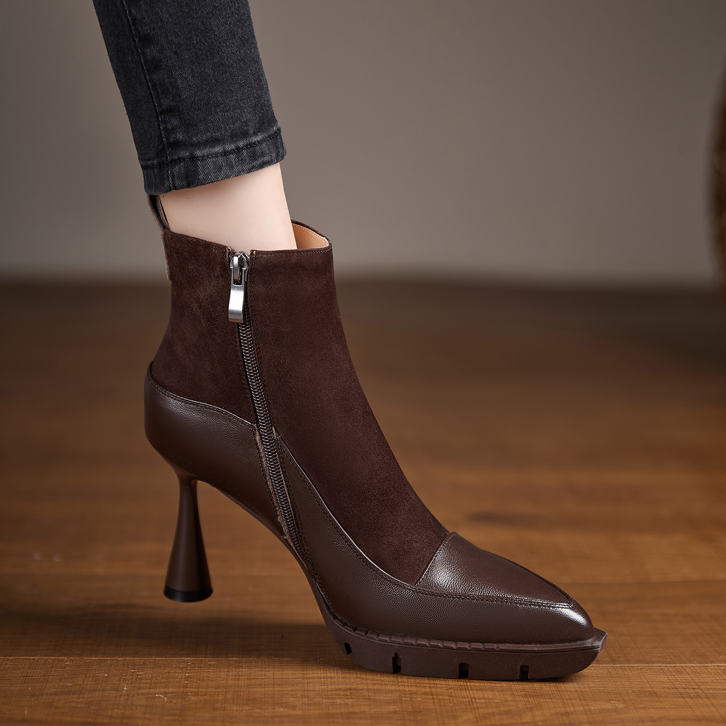 2025秋冬新款防水台高跟时装靴真皮尖头短靴拼接马丁靴羊皮女靴子