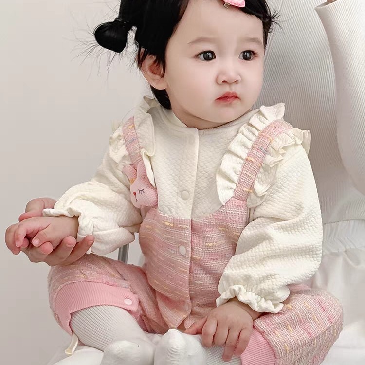 婴儿衣服新款超好看春秋季洋气连体可爱女宝宝外出婴幼儿哈衣春装