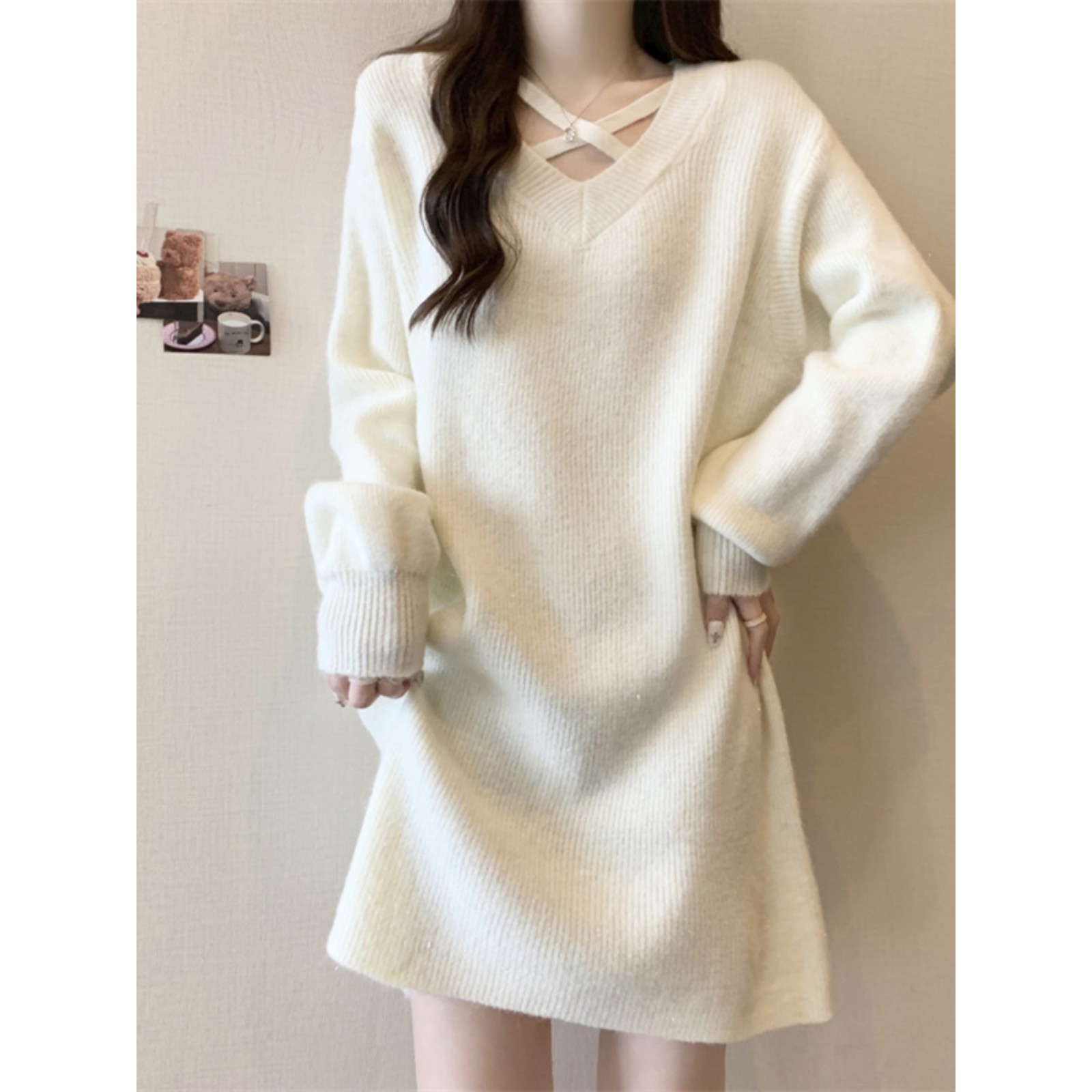 时尚宽松V领内搭针织连衣裙女秋冬大码胖mm显瘦遮肚慵懒风毛衣裙