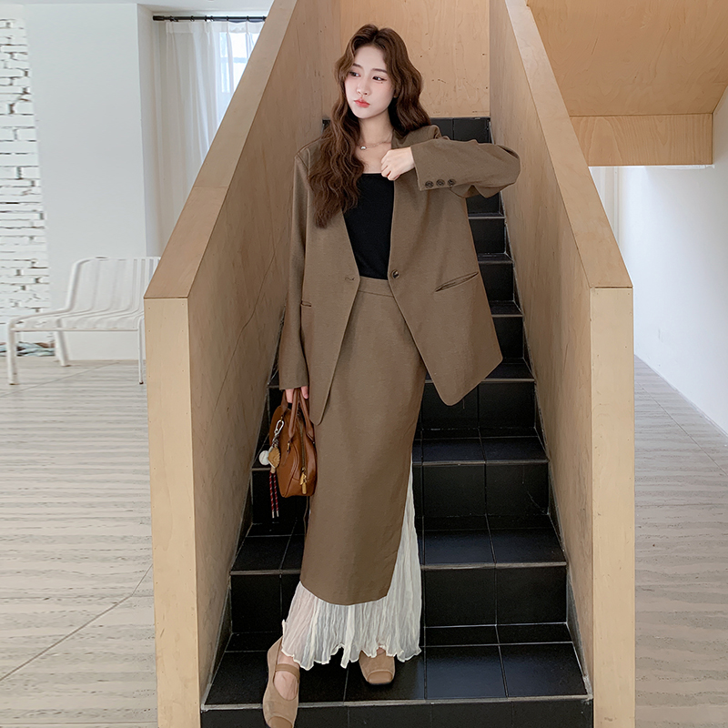 咖色气质高级感西装套装裙女秋季2025新款老钱风轻熟半身裙两件套