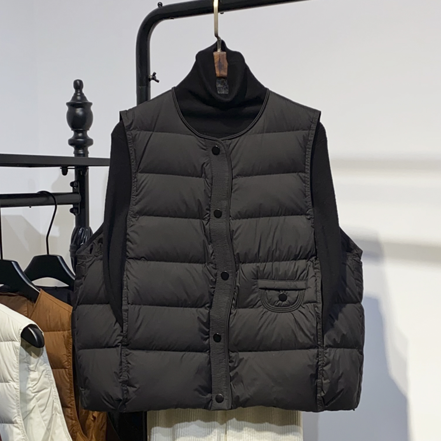 2025新款羽绒马甲女外穿无领设计感小个子秋冬圆领马夹背心坎肩潮