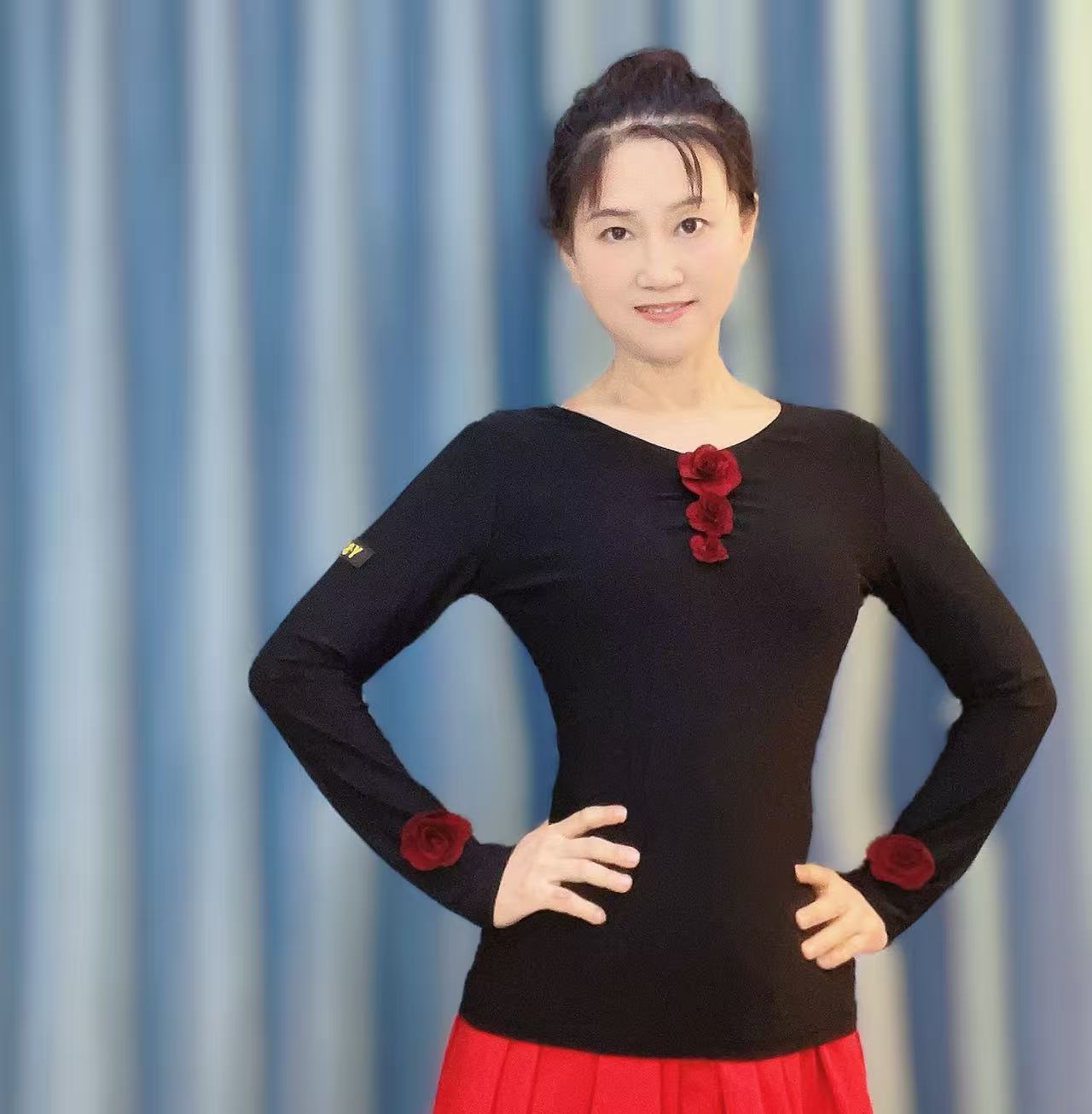 华丝格新款V领五朵玫瑰花气质长袖分体小衫