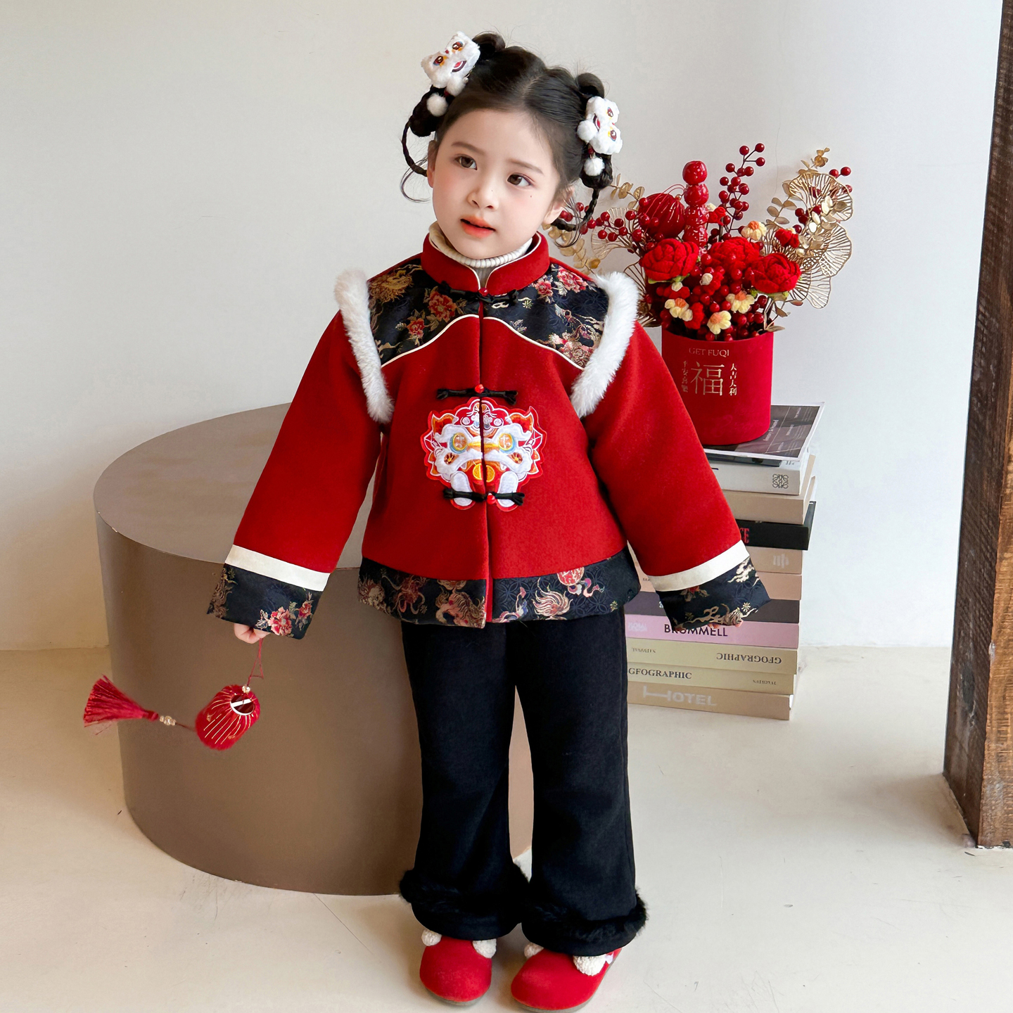 中小童冬季国风刺绣拜年服套装2025新款儿童洋气女宝宝唐装两件套