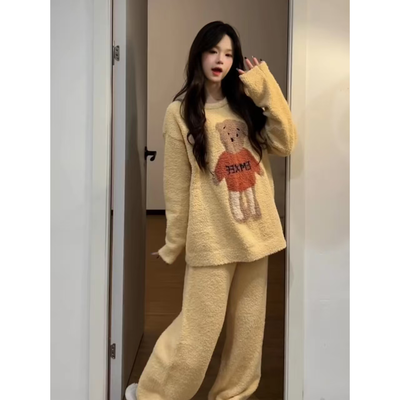 可爱珊瑚绒睡衣女秋冬季卡通小熊大码加厚保暖长袖长裤家居服套装