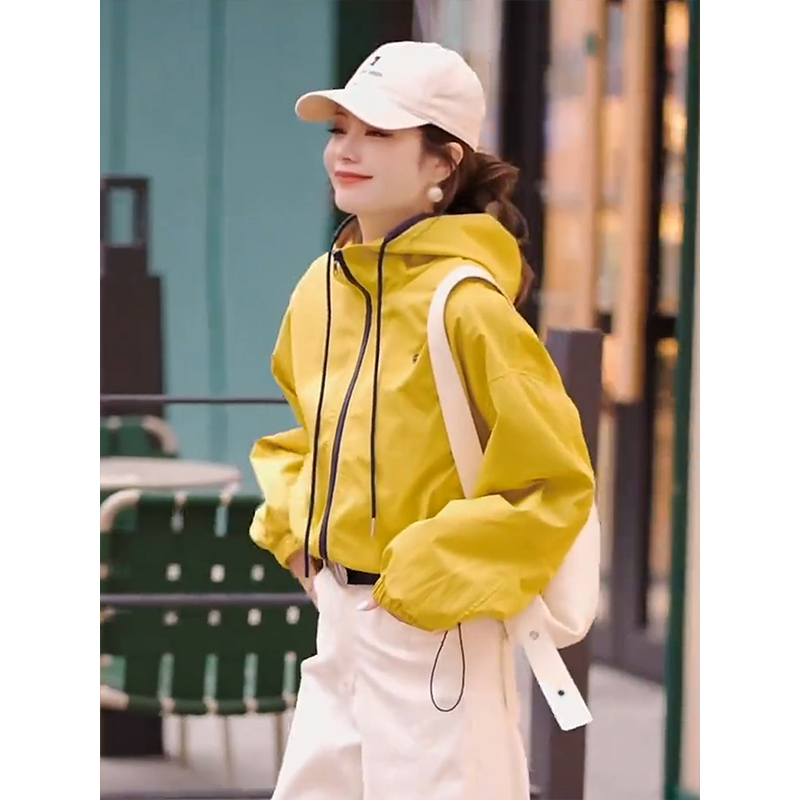 欧货网红爆款春装新款连帽短外套女高级感时尚冲锋防嗮宽松外套衣