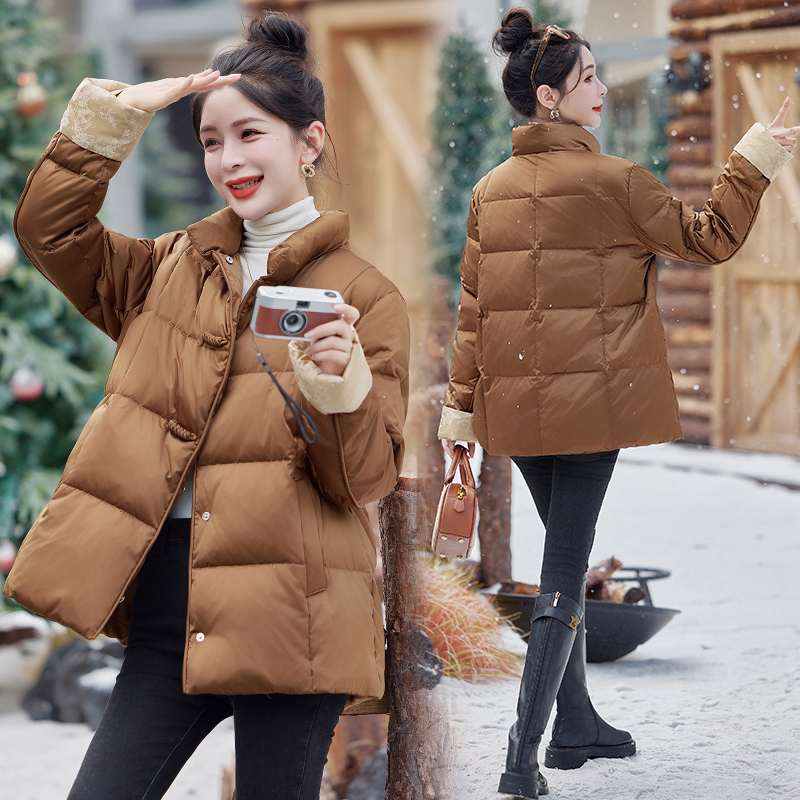 新中式立领短款羽绒服女2025冬季新款复古盘扣洋气减龄白鸭绒外套