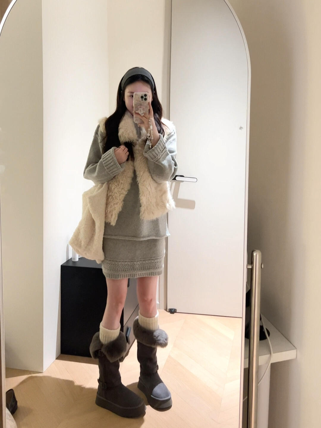 巨好看的秋冬装一整套穿搭时尚百搭针织上衣毛绒马甲半身裙三件套