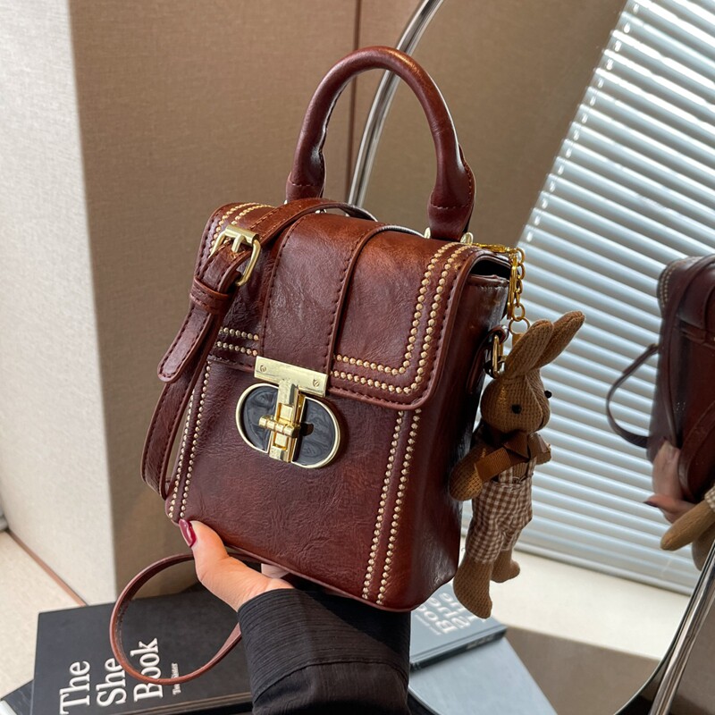 今年流行包包手机包女2025新款春夏复古百搭斜挎包手提盒子小方包