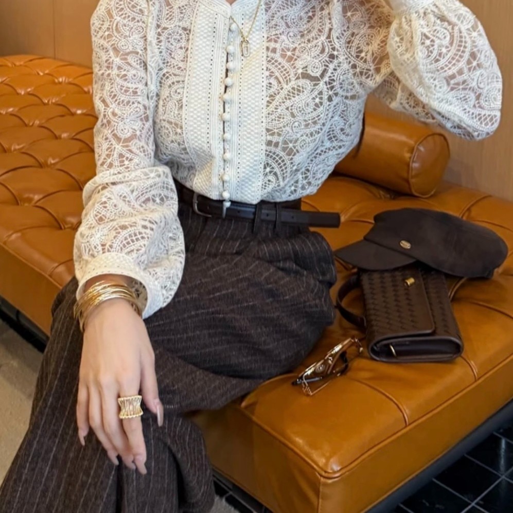 法式高级感气质钩花蕾丝衬衫女早秋长袖镂空罩衫独特别致小衫上衣