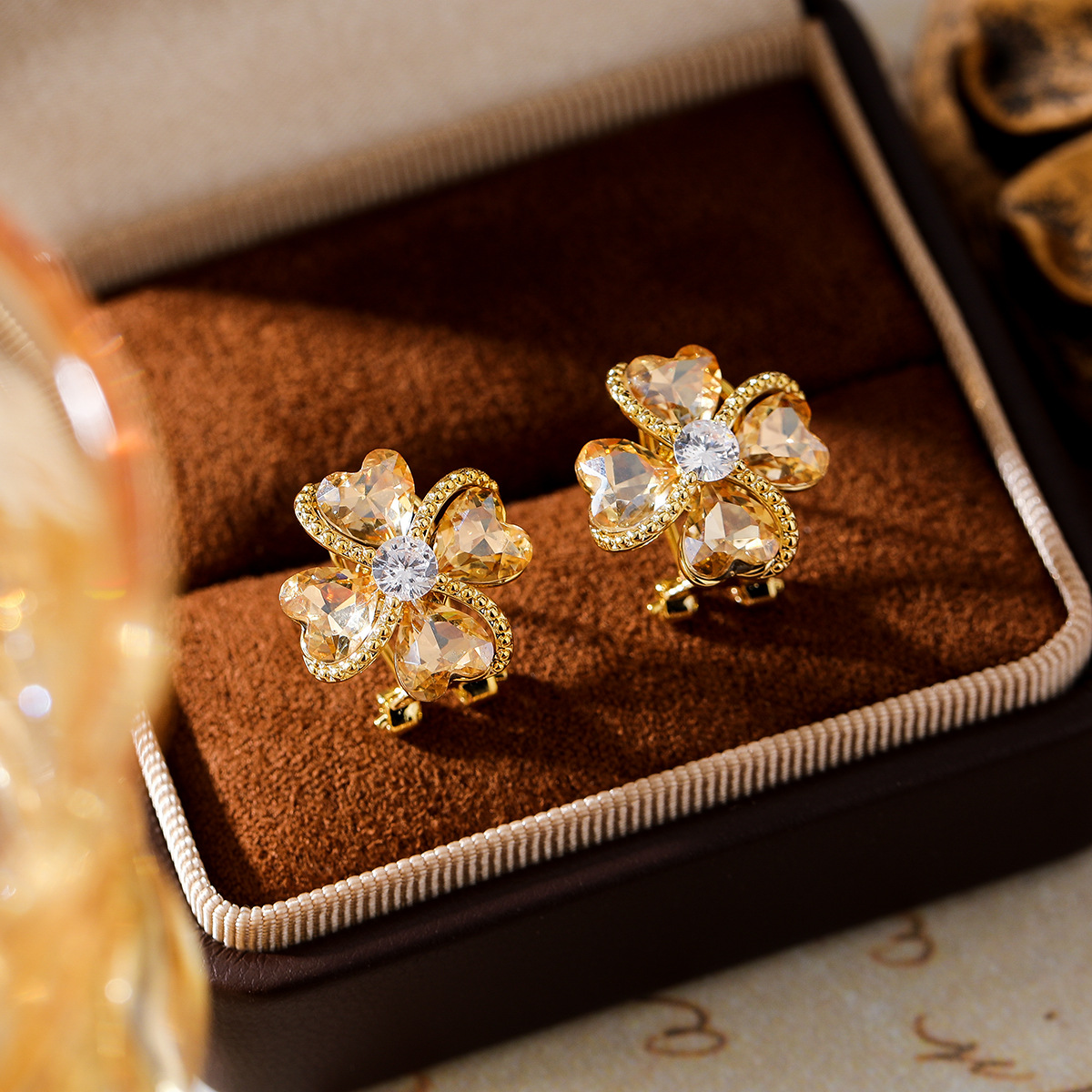 超闪锆石花卉造型轻奢铜镀金高级感耳钉耳夹百搭女饰时尚简约
