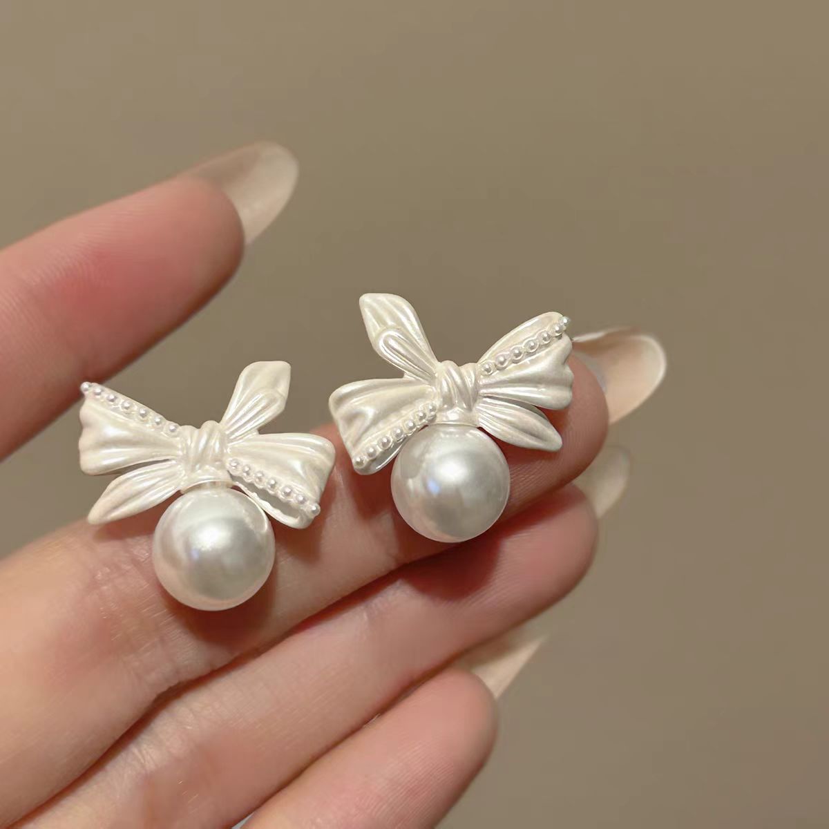 法式芭蕾风蝴蝶结珠珠耳钉少女气质耳环2026新款爆款高级感耳饰