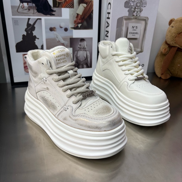 6108DM白色时尚百搭韩版冬季大棉爆款洋气厚底小白鞋