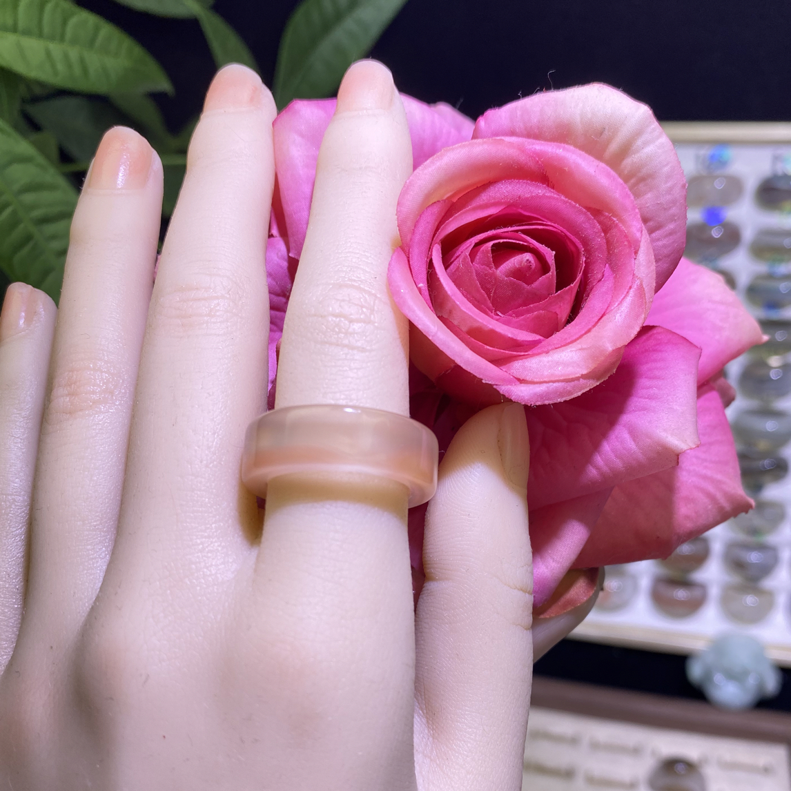 港码18，直径18.2圈口粉直切玛瑙戒圈