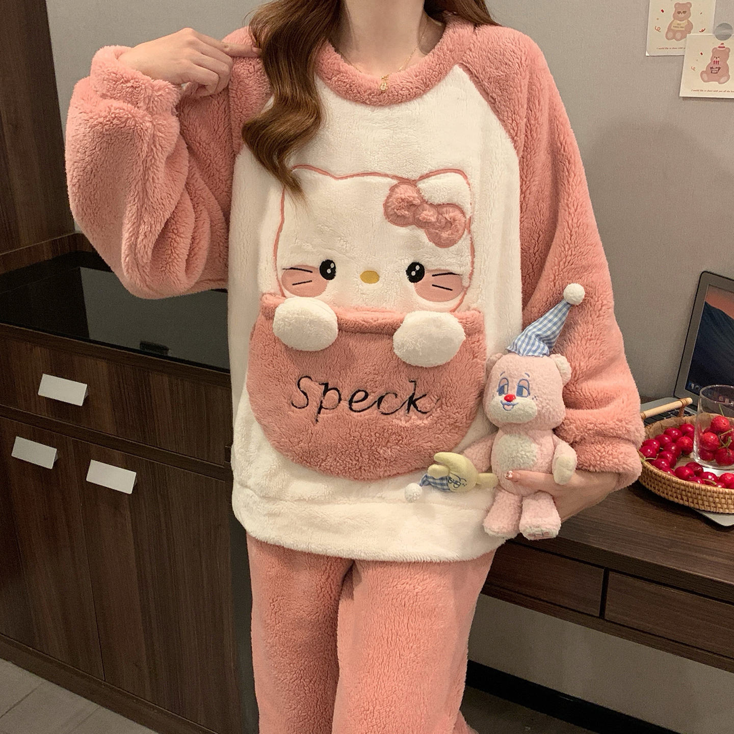 HelloKitty睡衣女款秋冬季珊瑚绒加绒加厚长袖套装甜美可爱家居服