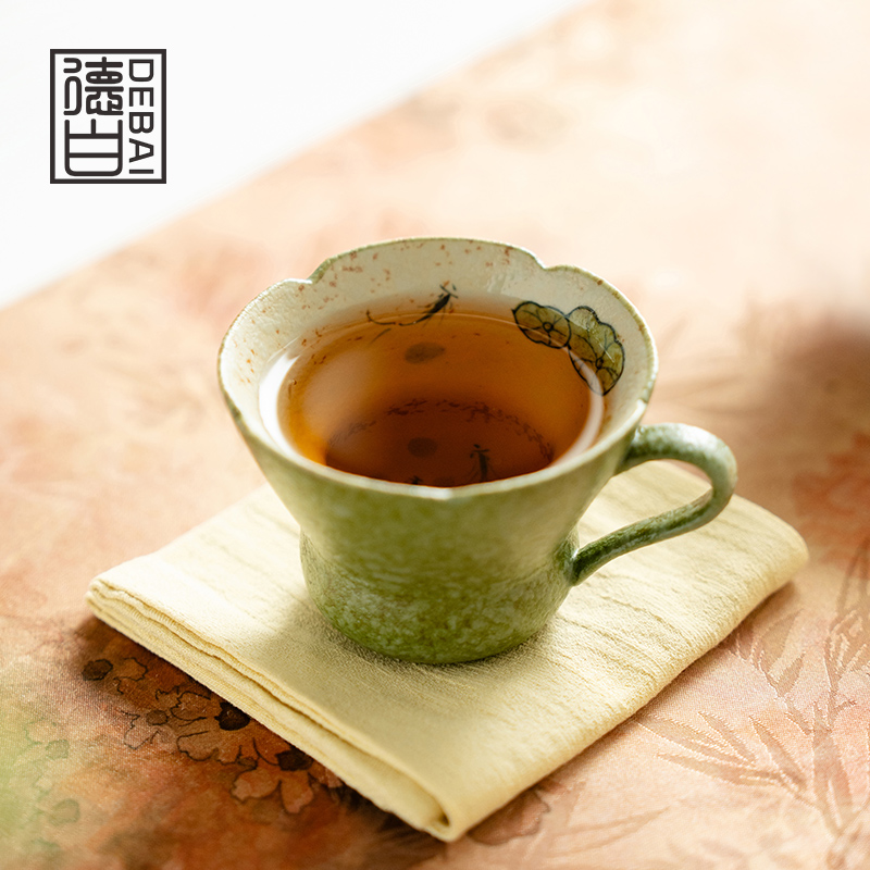 德白青橘把手茶杯釉下内绘荷鱼女士专用花口主人杯防烫茶具礼盒装