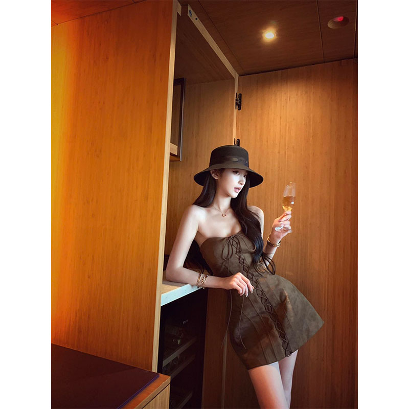 2025秋冬新款美式复古辣妹交叉绑带性感收腰抹胸连衣裙女包臂短裙
