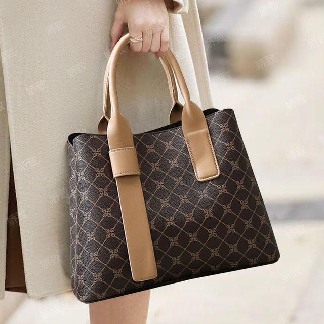 时尚手提包休闲大容量2025新款潮大气中年妈妈女士斜挎通勤女包包