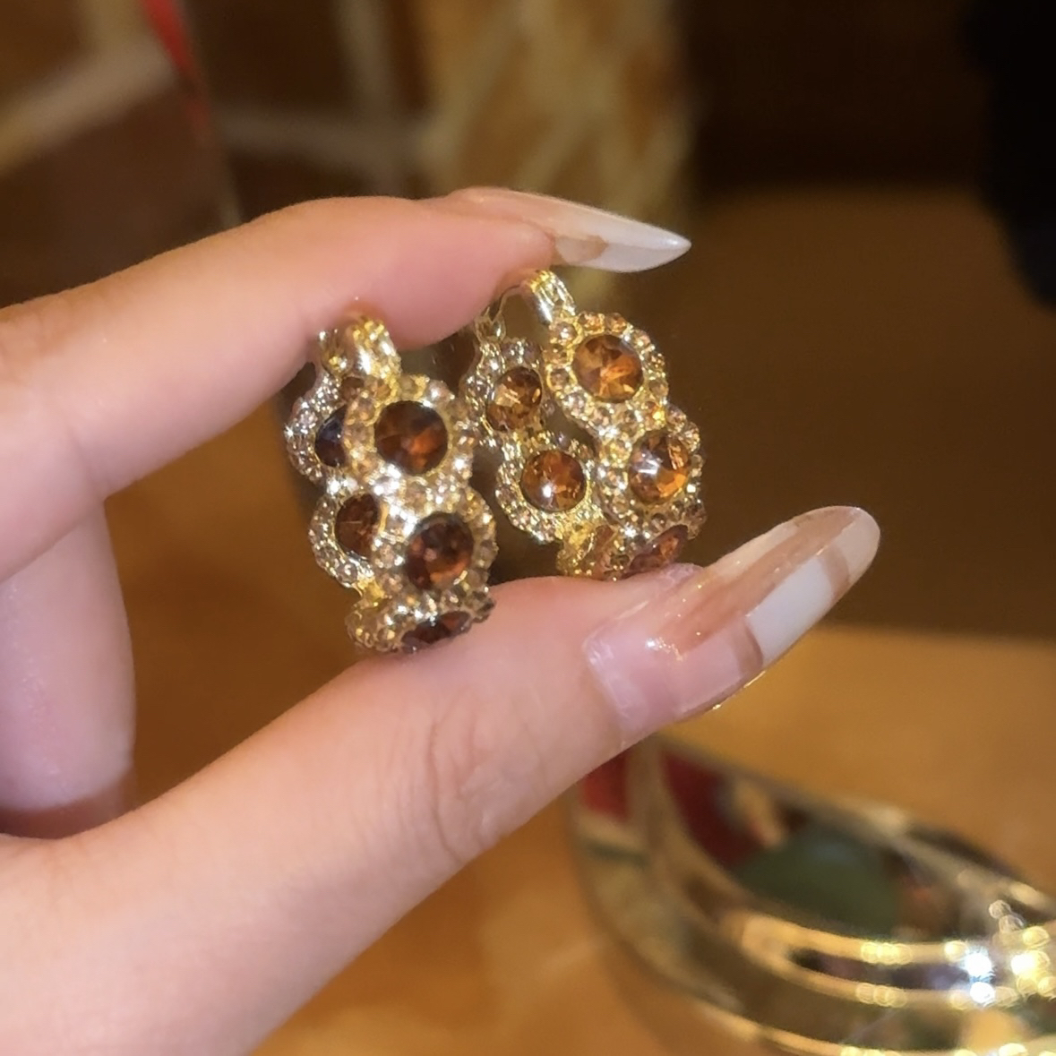 铜合金合成锆石耳饰 微镶满钻咖色锆石圈圈耳扣女气质百搭耳饰