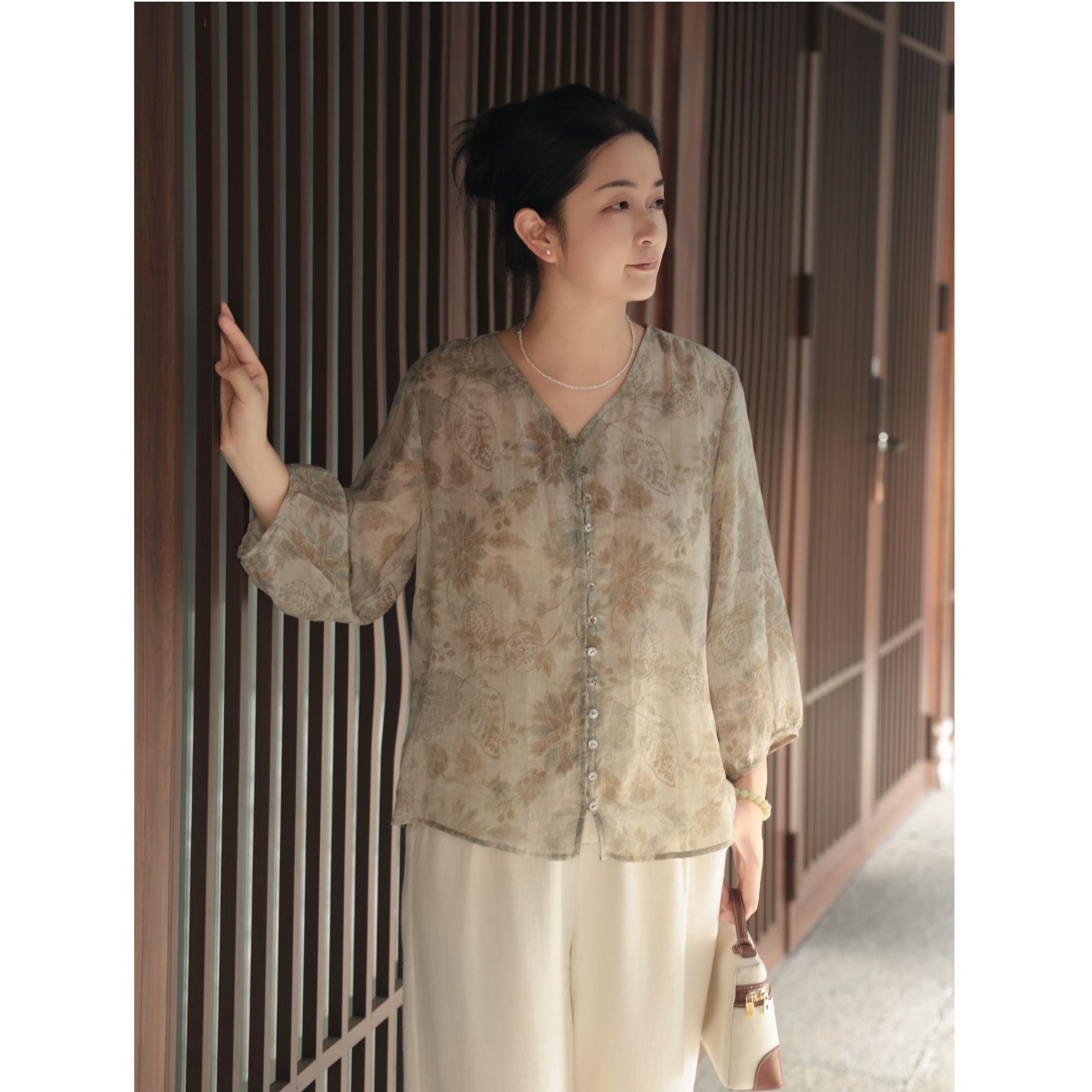 麻享【花间引·V领衬衫】莨麻印花休闲清凉开衫上衣气质女FSY50772