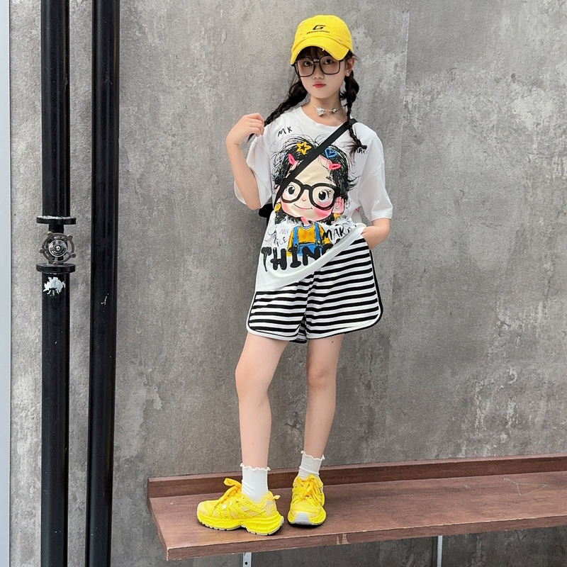 女童夏季新款洋气韩系休闲涂鸦小女孩T恤宽松条纹短裤套装