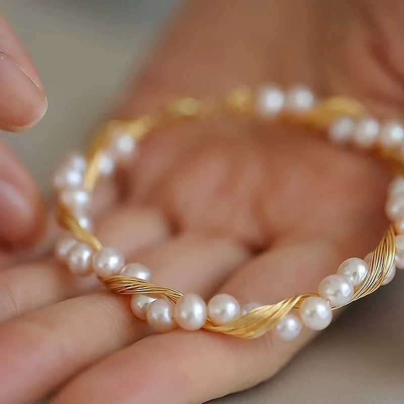 2025新款缠绕天然淡水珍珠手链法式复古气质轻奢手串手镯女款手饰
