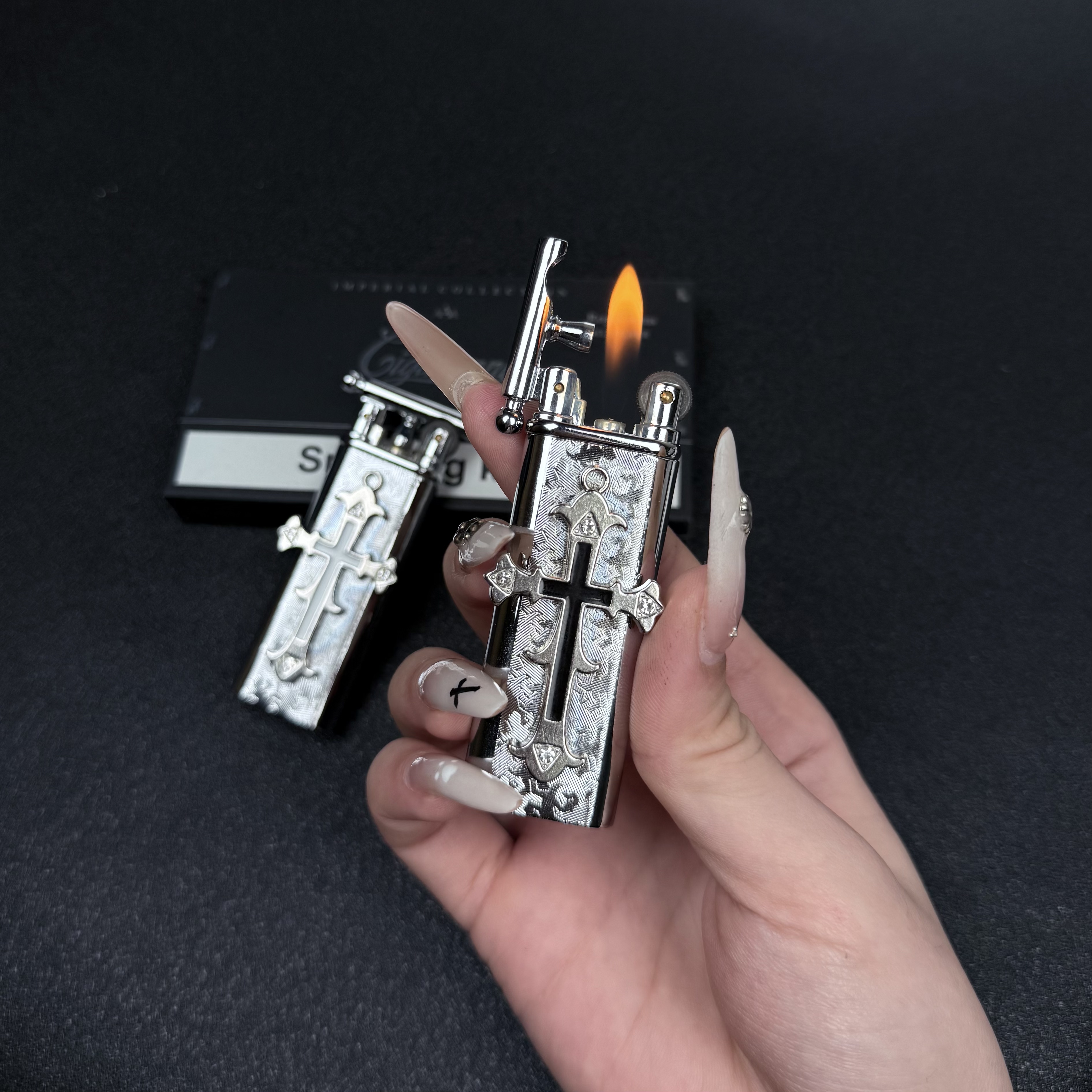 苏苏原创轻奢复古十字架高颜值砂轮金属打火机送男女友情侣礼物