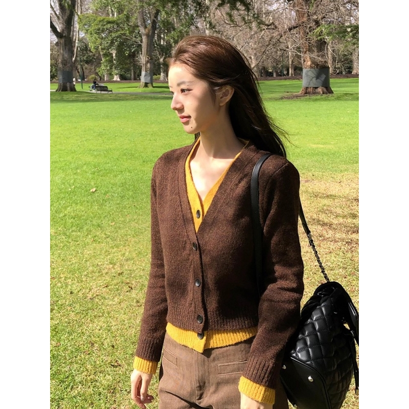 V领撞色拼接假两件针织衫上衣秋冬新款女装外穿网红洋气开衫外套