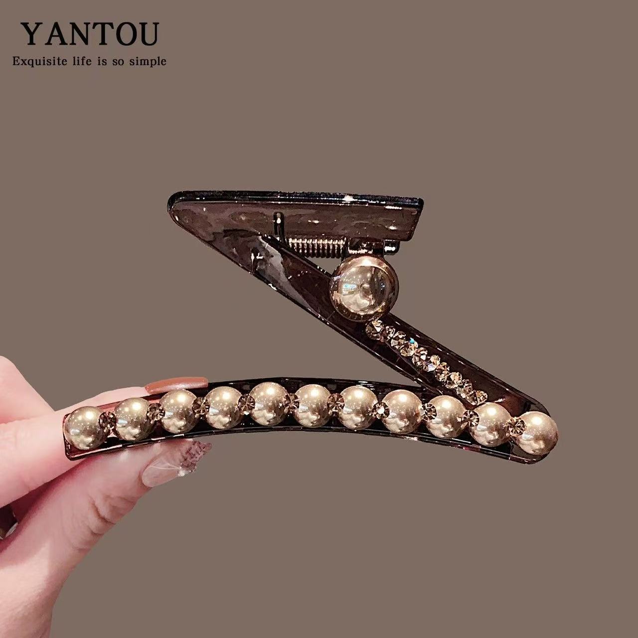 轻奢设计感Z字型珍珠大抓夹后脑勺盘发鲨鱼夹发抓夹时尚发卡发夹