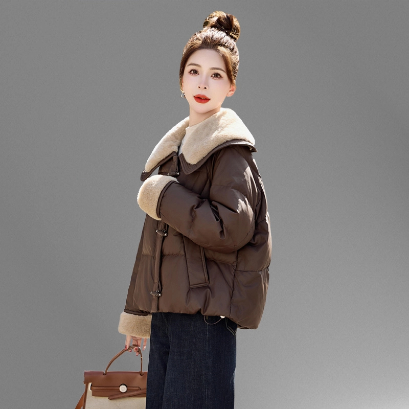 羊羔毛领拼接羽绒服女短款冬季2025新款高端洋气白鸭绒PU皮衣外套