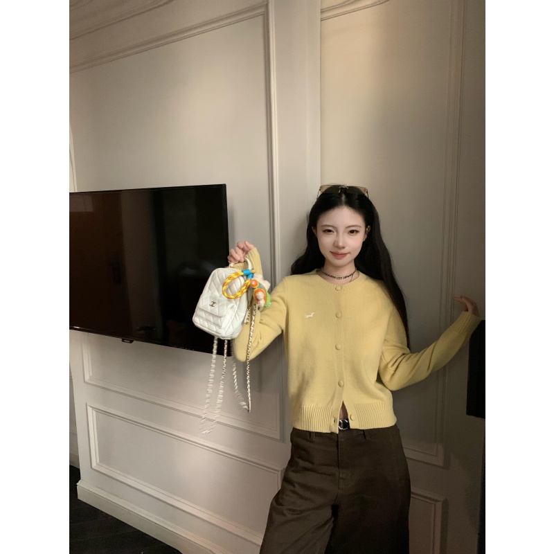 多巴胺气质温柔韩系针织毛衣开衫秋冬老钱风百搭短裙高腰阔腿长裤