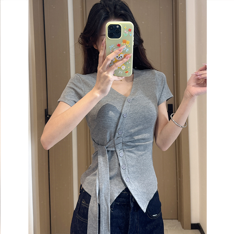 夏季新款法式设计感修身显瘦上衣简约风短袖绑带不规则气质V领T恤