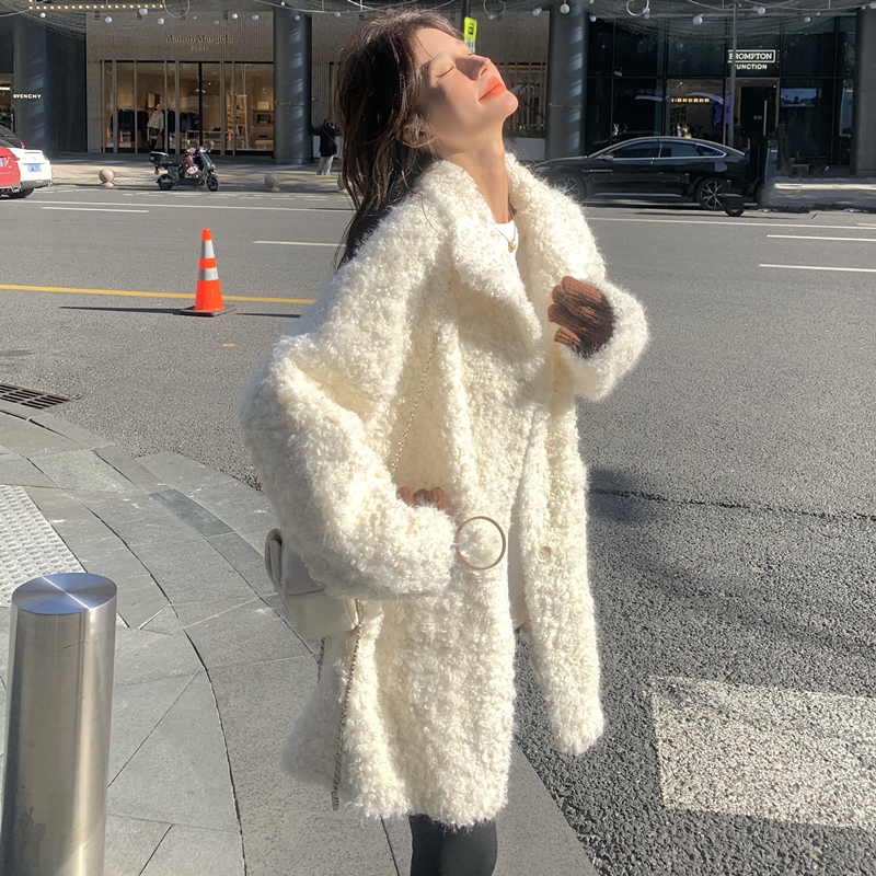 白色皮毛一体仿羊羔毛外套女冬季2025新款小个子加厚圈圈毛绒大衣