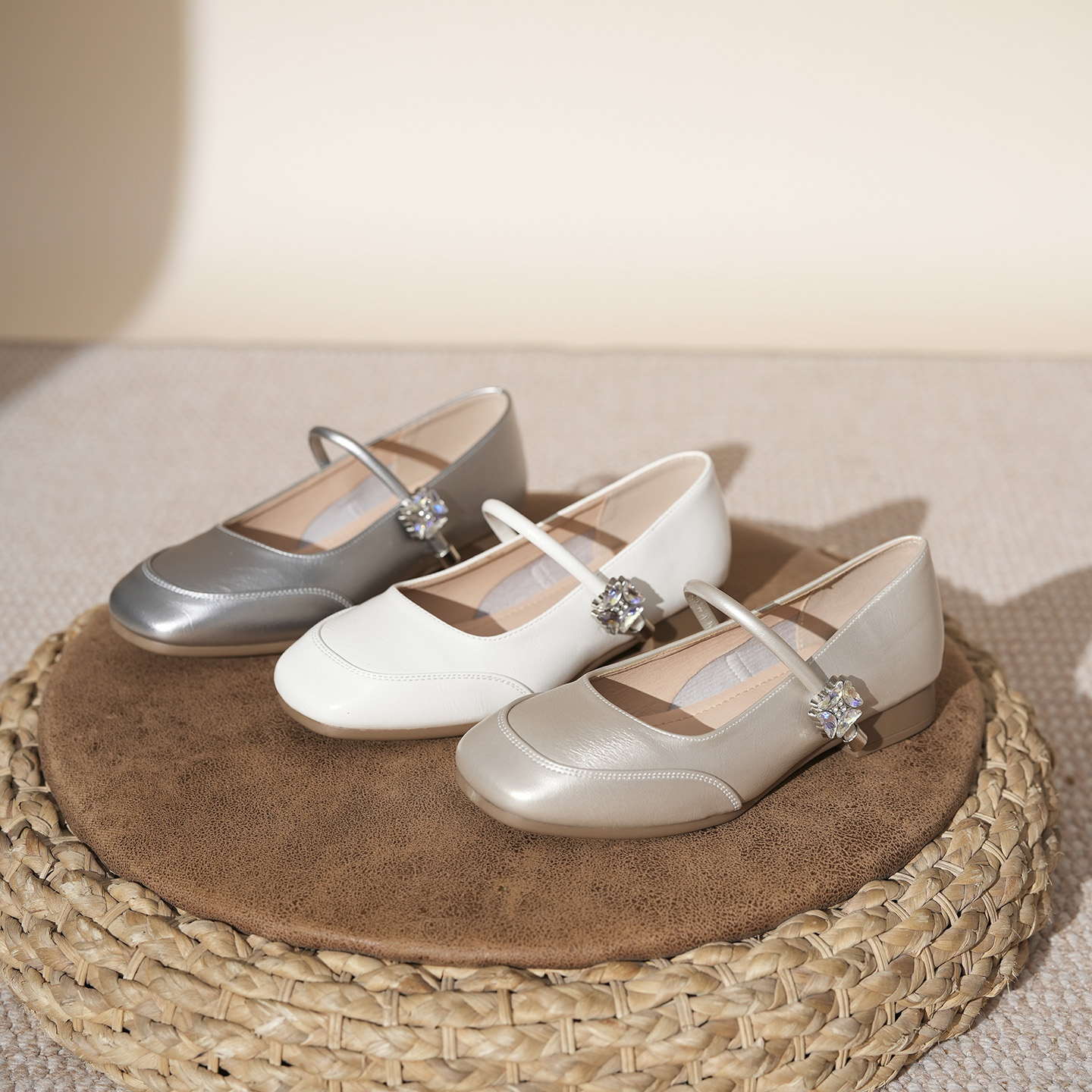 新款百搭圆头气质单鞋平底浅口方头爆款软底软皮温柔风2025舒适