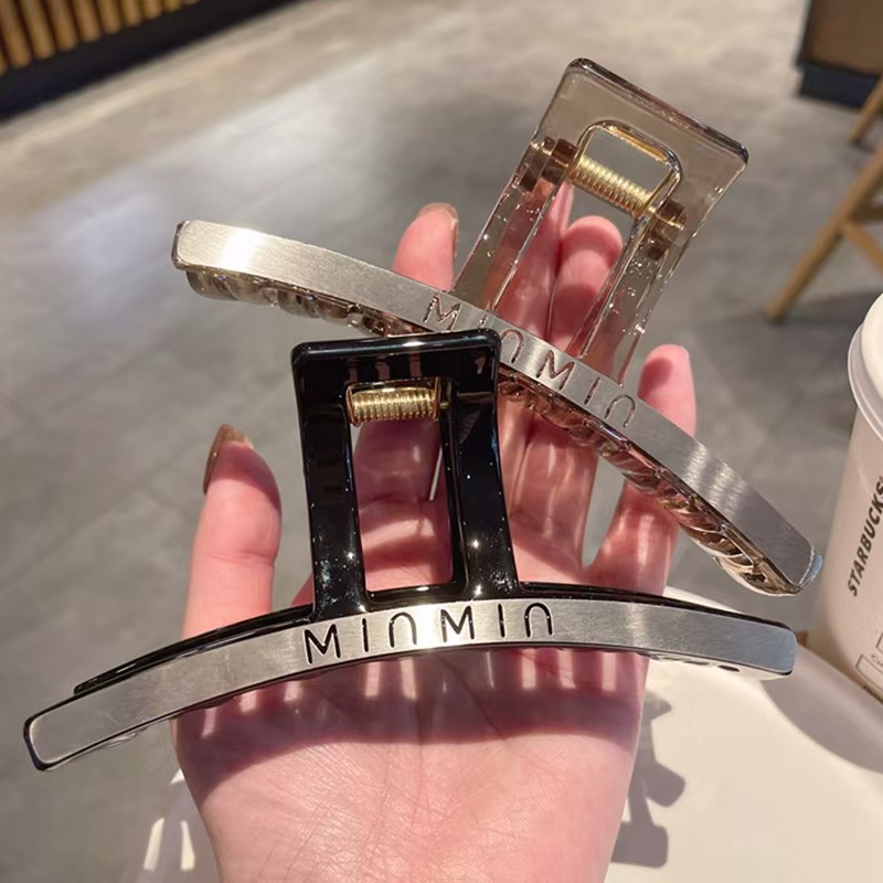 温柔头发气质高级感字母抓夹秋冬新款时尚洋气后脑勺鲨鱼夹盘发抓