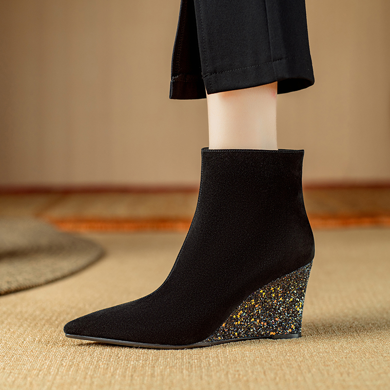 7.5cm坡跟尖头短靴冬季新款黑色高跟靴子复古风百搭显瘦时装靴女