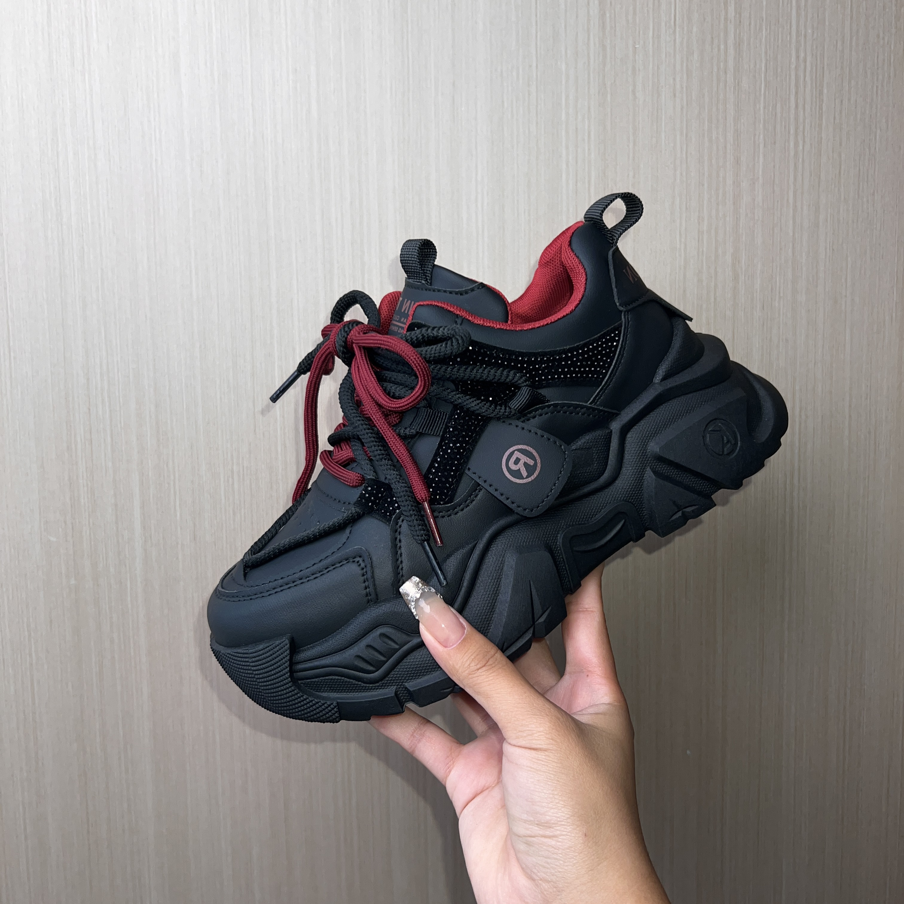 网红时尚水钻休闲2025春季新款网面透气百搭新款老爹老爹鞋女厚底