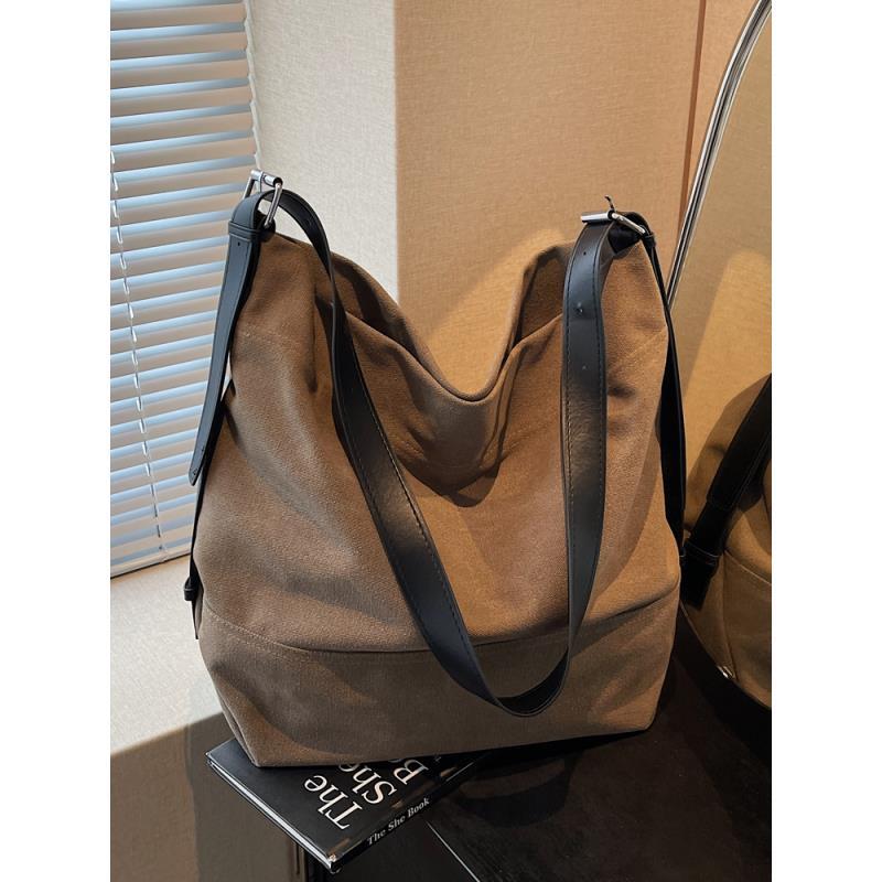 秋冬大容量斜挎包包女2025新款休闲复古帆布包简约百搭通勤托特包