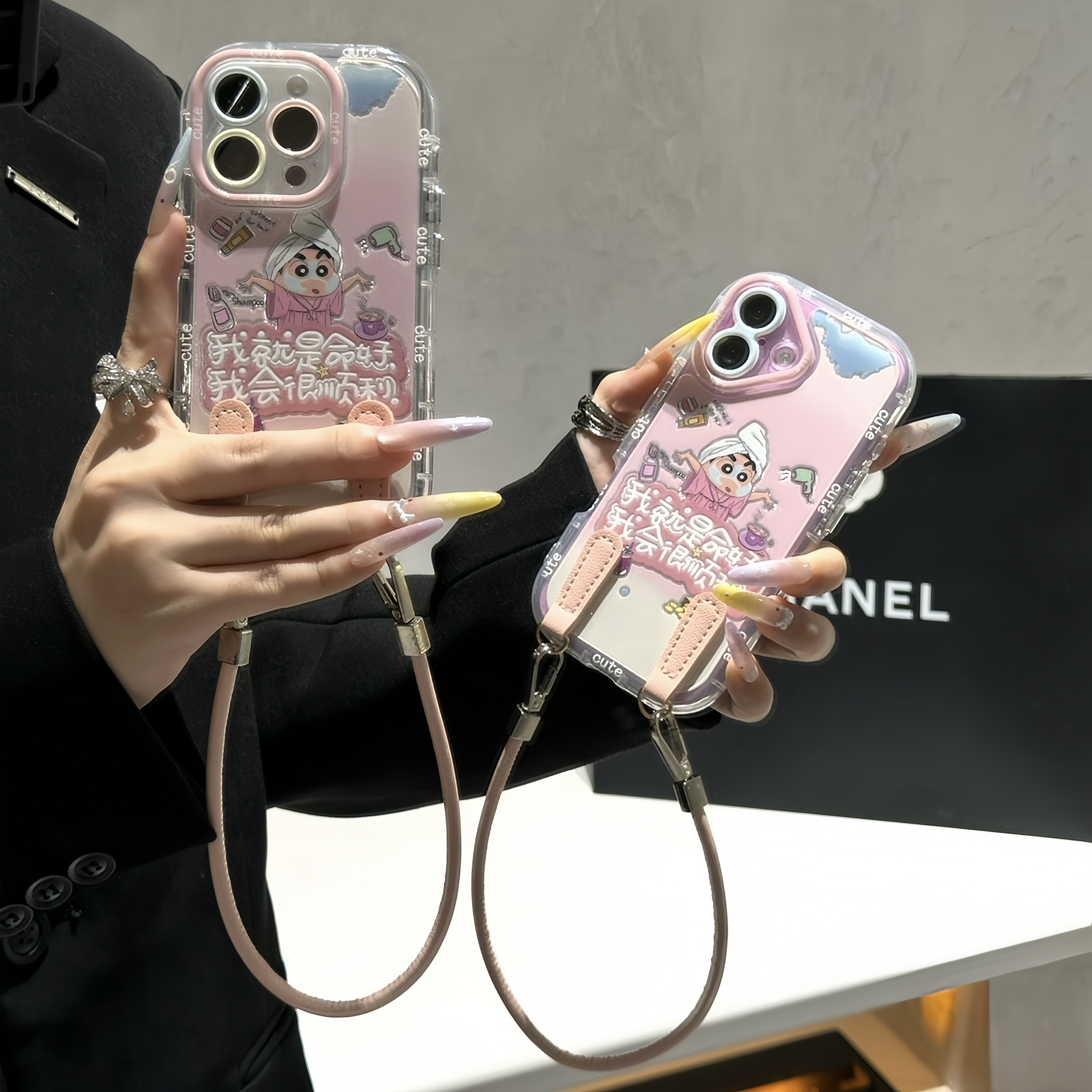 就是命好小新皮绳适用苹果16手机壳iPhone15小米14vivoppo华为p70