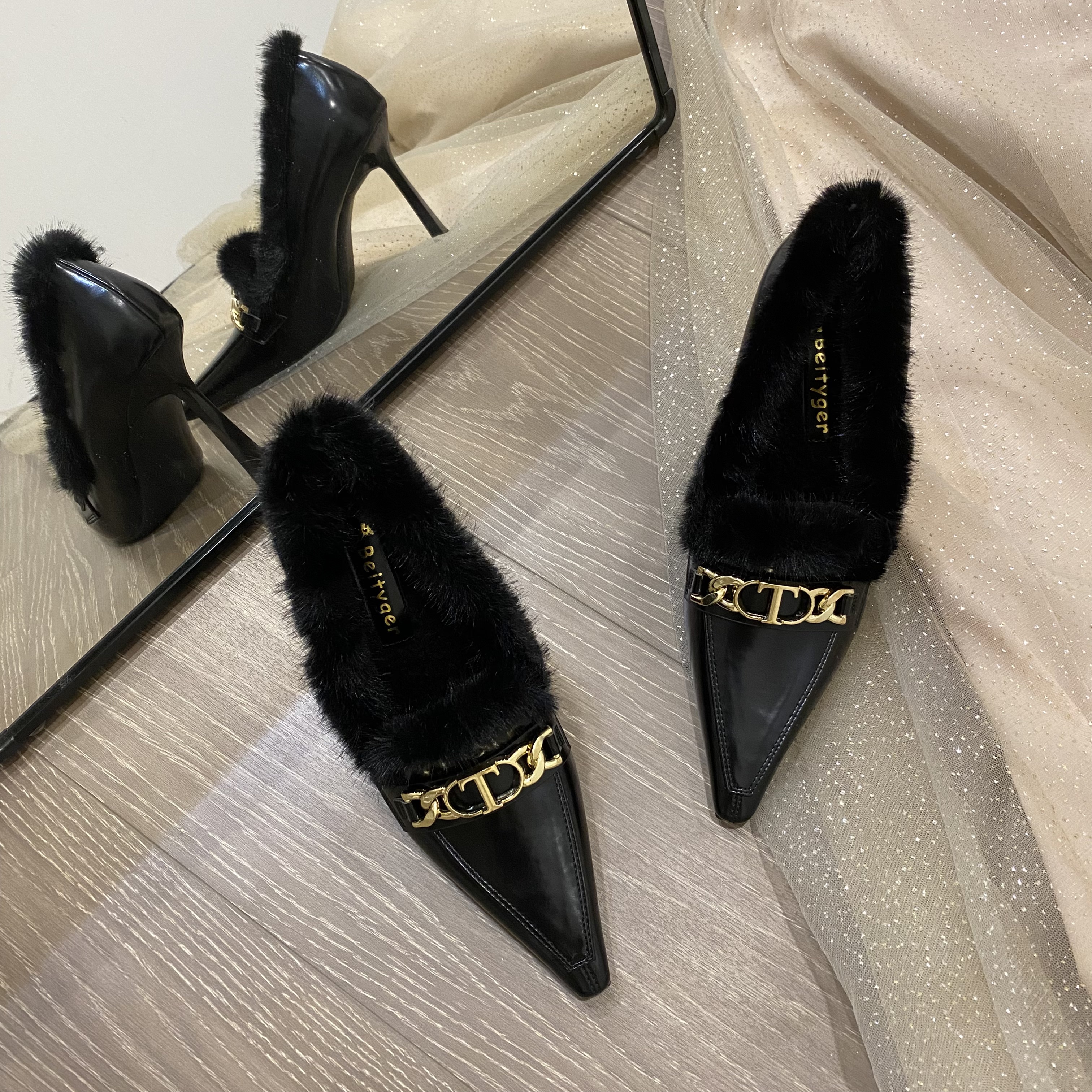 2025秋冬新款黑色女士尖头高跟鞋细跟毛毛鞋加绒职业通勤单鞋