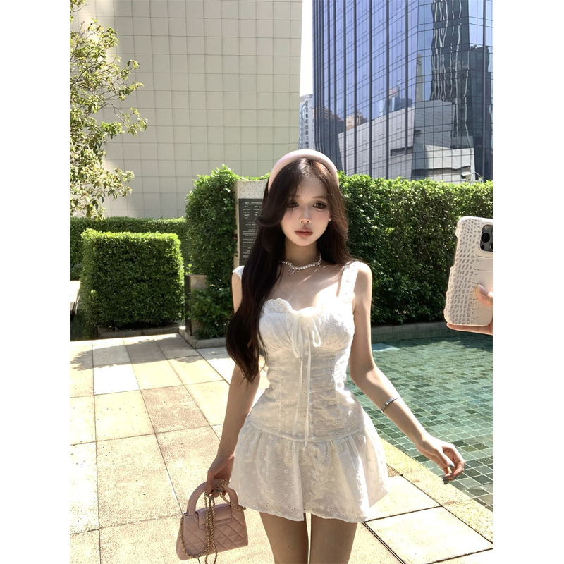 法式白色系带收腰显瘦A字短裙女2025夏季甜美气质修身吊带连衣裙