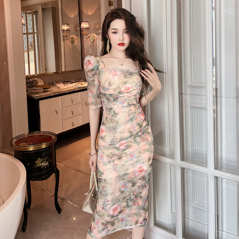 夏季新款碎花收腰女人味纯欲风轻奢连衣裙10134