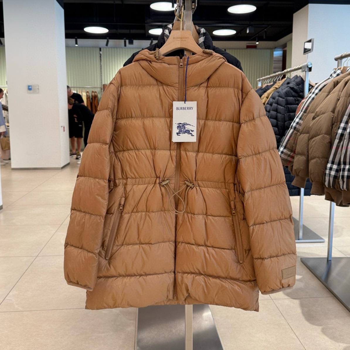 未使用 BURBERRY/博柏利 连帽中长薄款腰部抽绳鹅绒羽绒服8105218