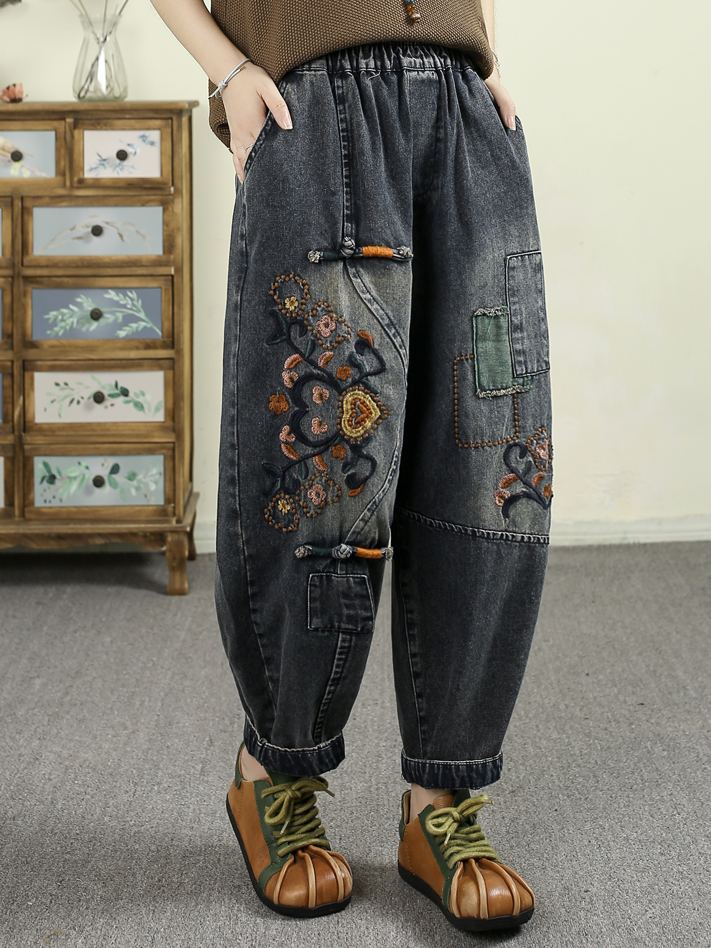 复古国风盘扣重工刺绣牛仔裤女秋冬季新款宽松显瘦加绒九分哈伦裤