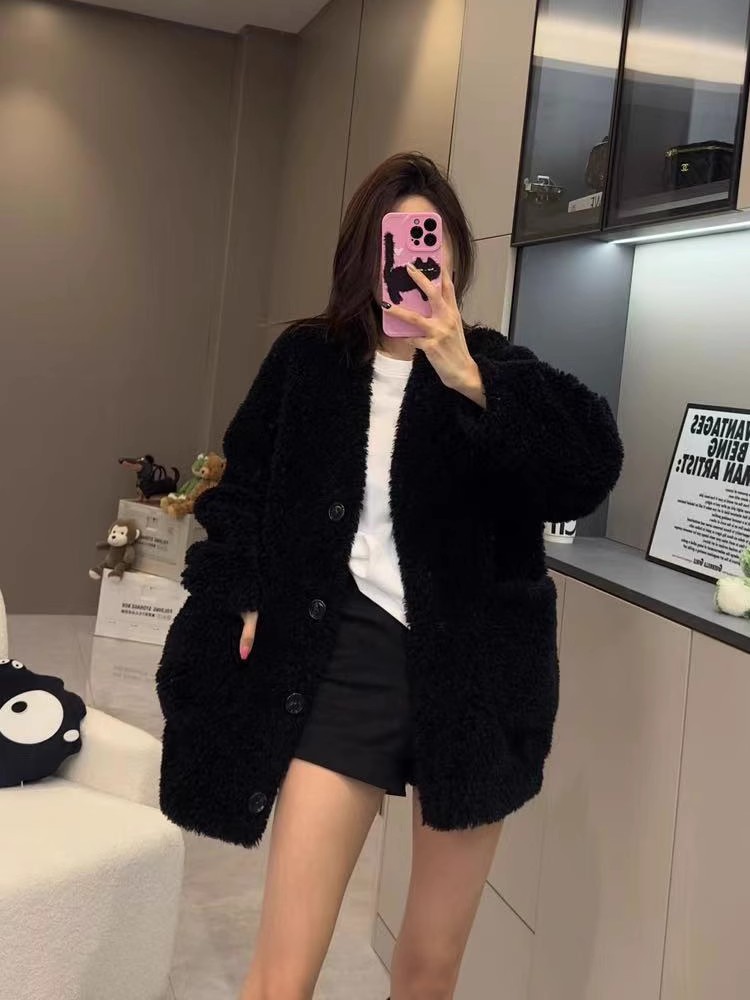 欧货2025秋冬海宁羊毛小香风气质颗粒绒外套女羊剪绒皮毛一体V领