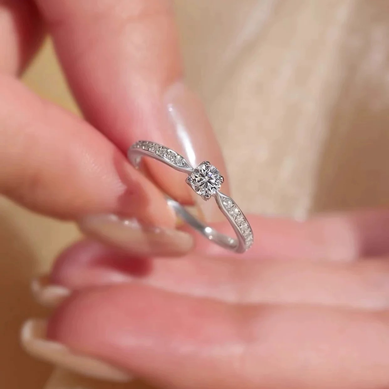 925银莫桑石戒指 【小米粒】30分微镶四爪时尚闭口高级感百搭指环女