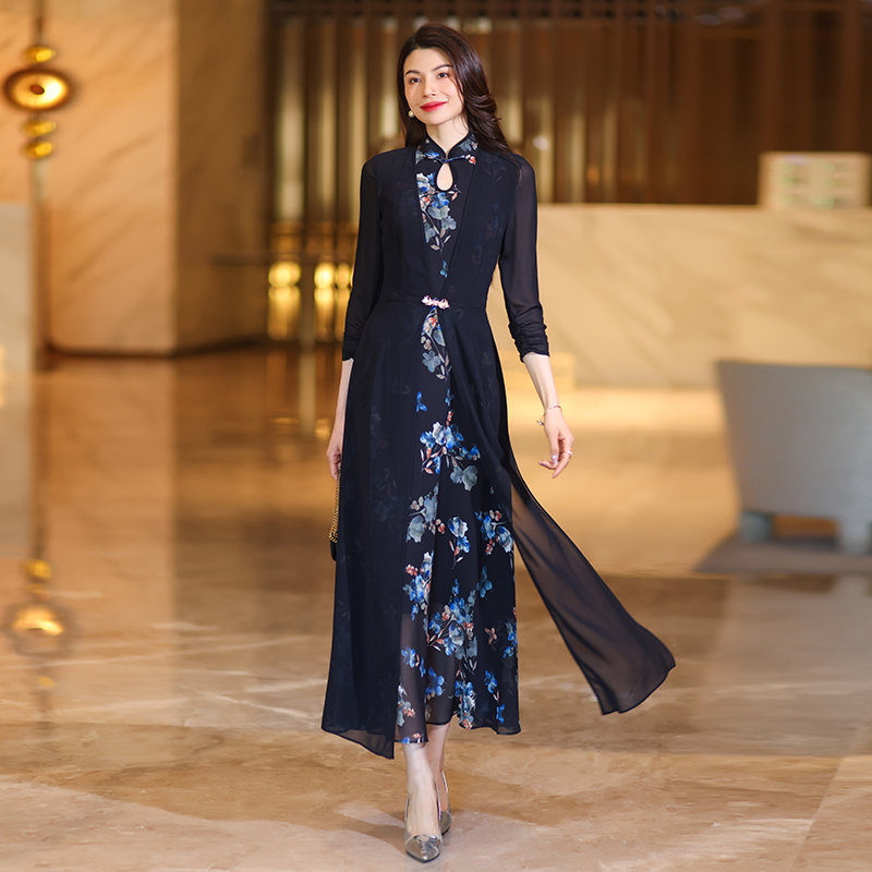 假两件国风连衣裙女2025初秋新款修身显瘦印花新中式大摆出游裙子