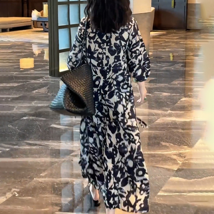 高级感气质复古法式连衣裙女2025年夏季新款收腰显瘦度假风长裙子