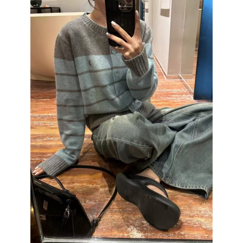 韩系撞色条纹刺绣毛织针织开衫女秋冬季新款休闲短款软糯毛衣上衣