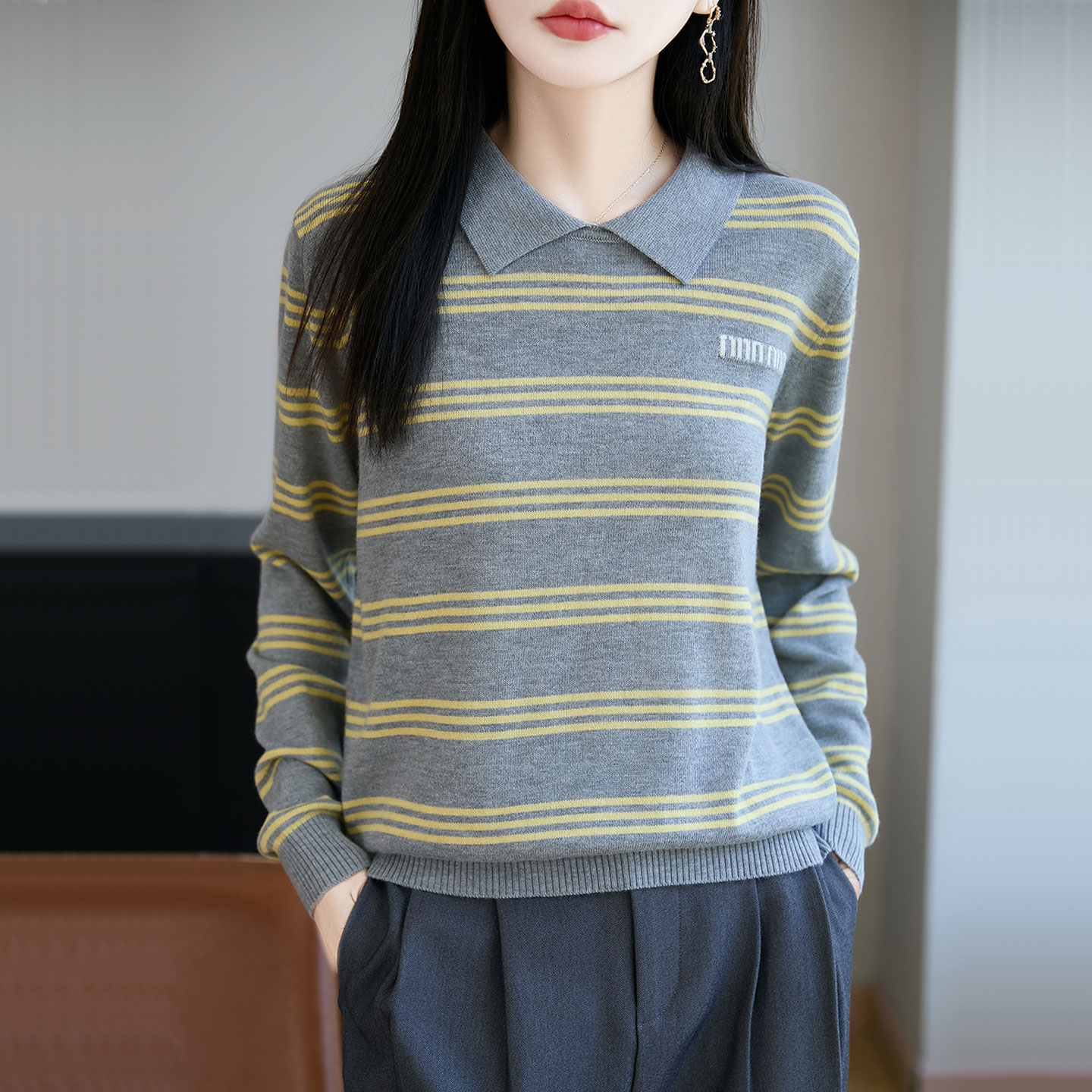 秋季新款撞色翻领羊毛衫女士毛衣时尚宽松刺绣短款打底上衣
